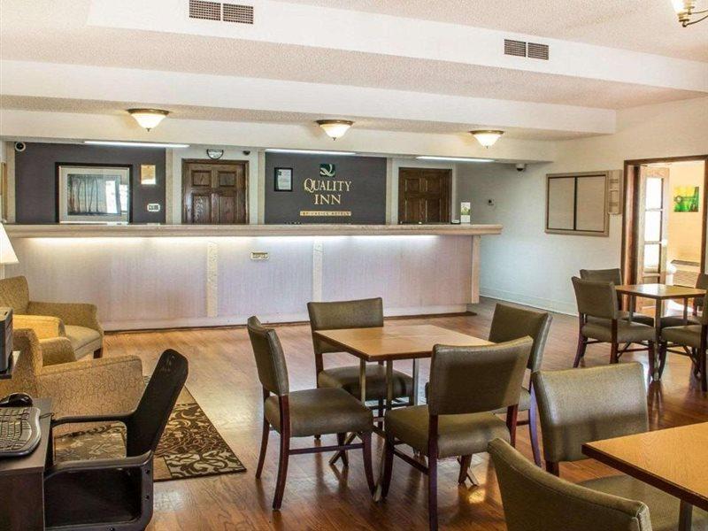 Quality Inn Tulsa Central Εξωτερικό φωτογραφία