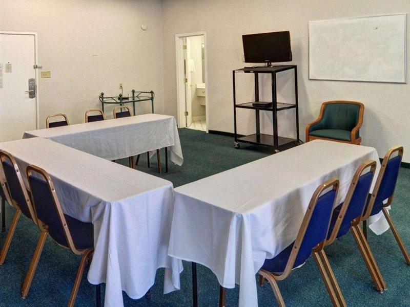 Quality Inn Tulsa Central Εξωτερικό φωτογραφία