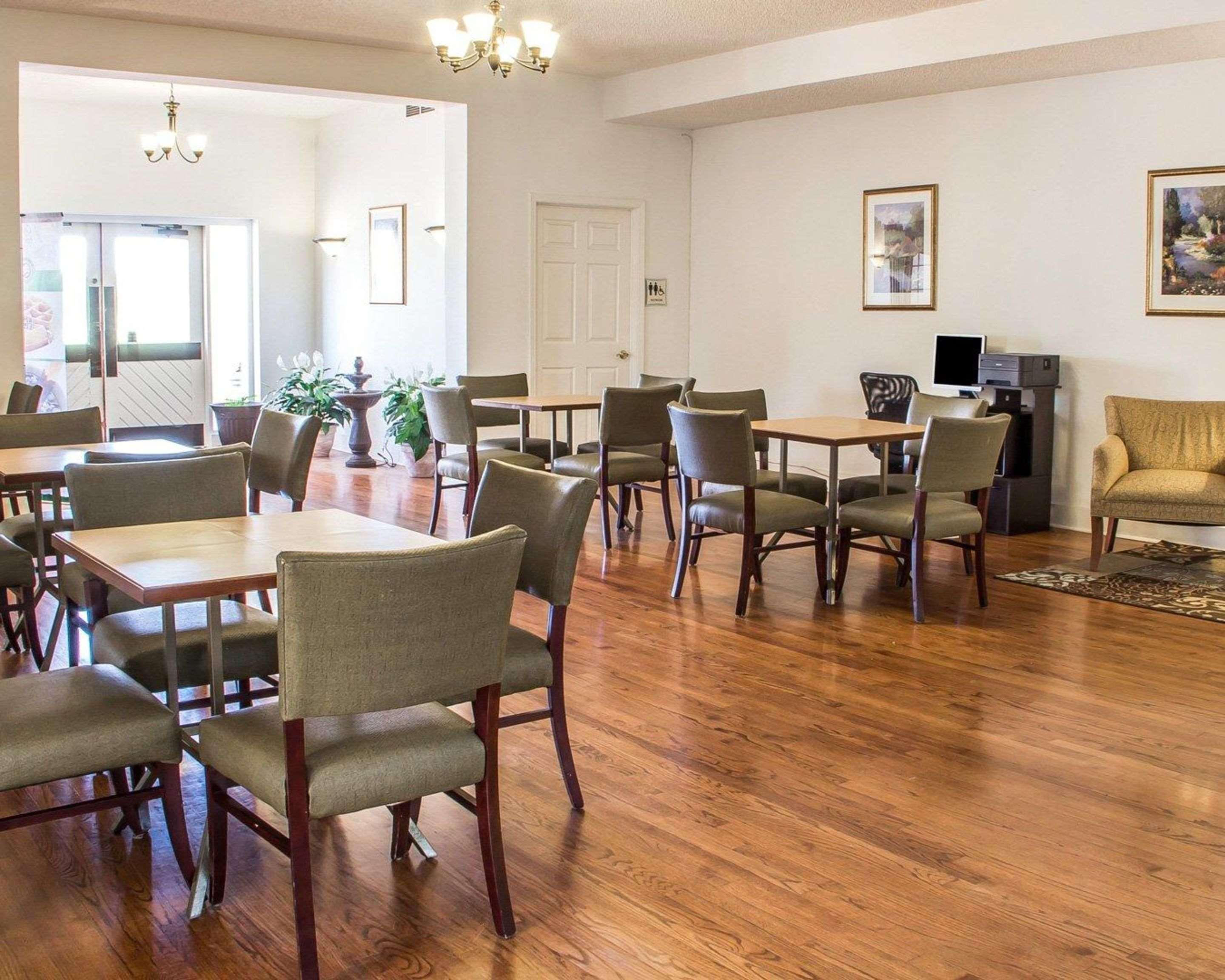 Quality Inn Tulsa Central Εξωτερικό φωτογραφία