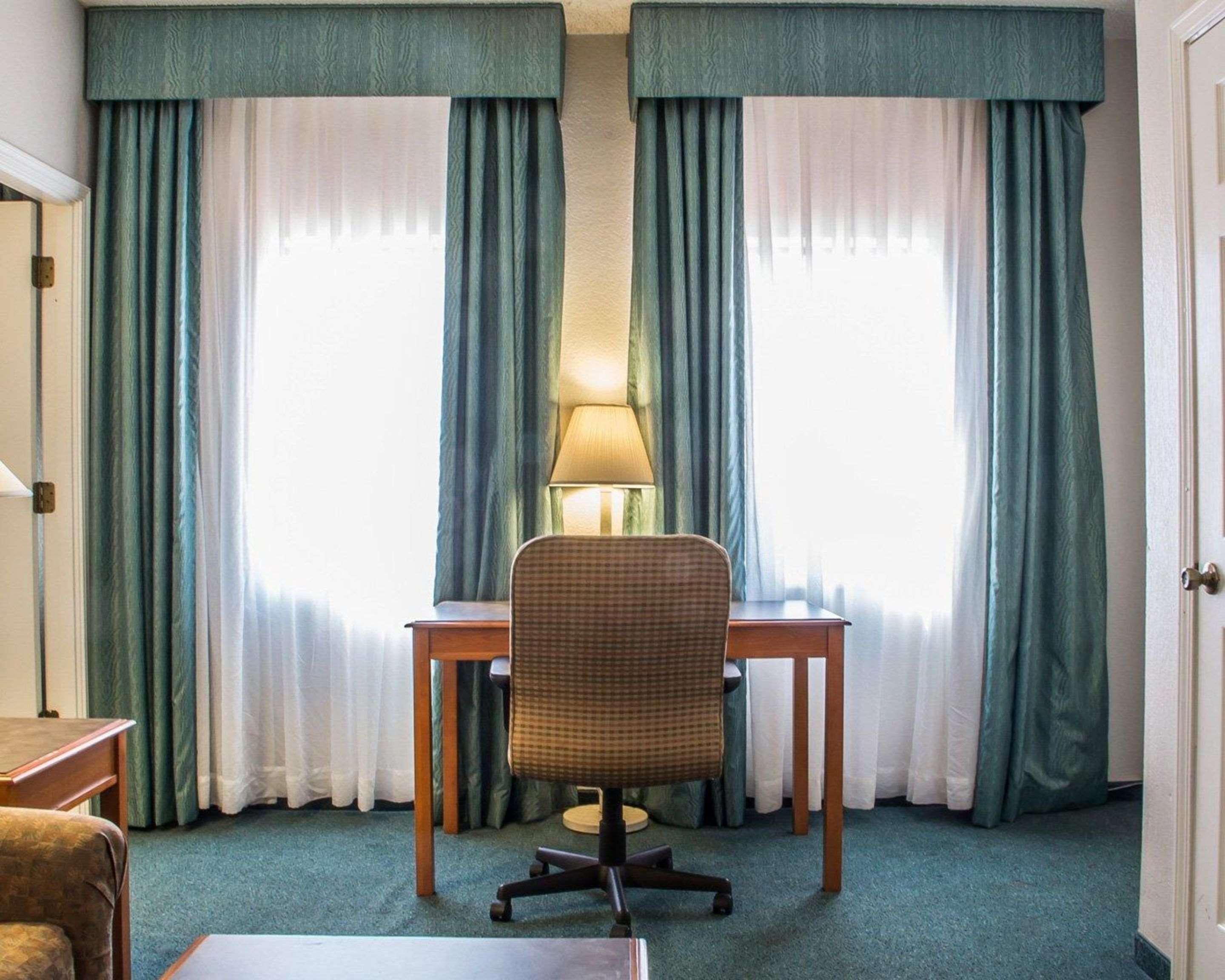 Quality Inn Tulsa Central Εξωτερικό φωτογραφία