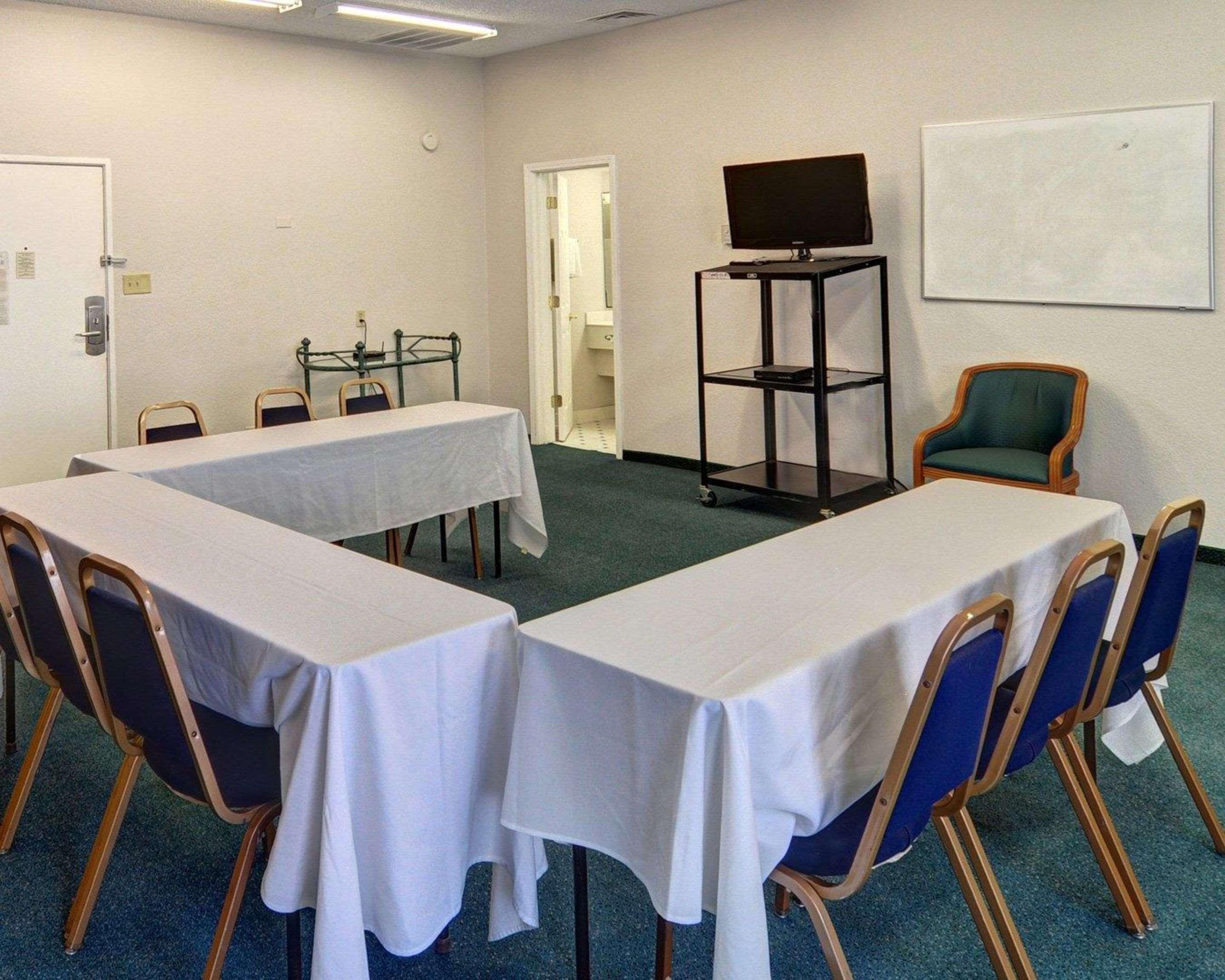 Quality Inn Tulsa Central Εξωτερικό φωτογραφία
