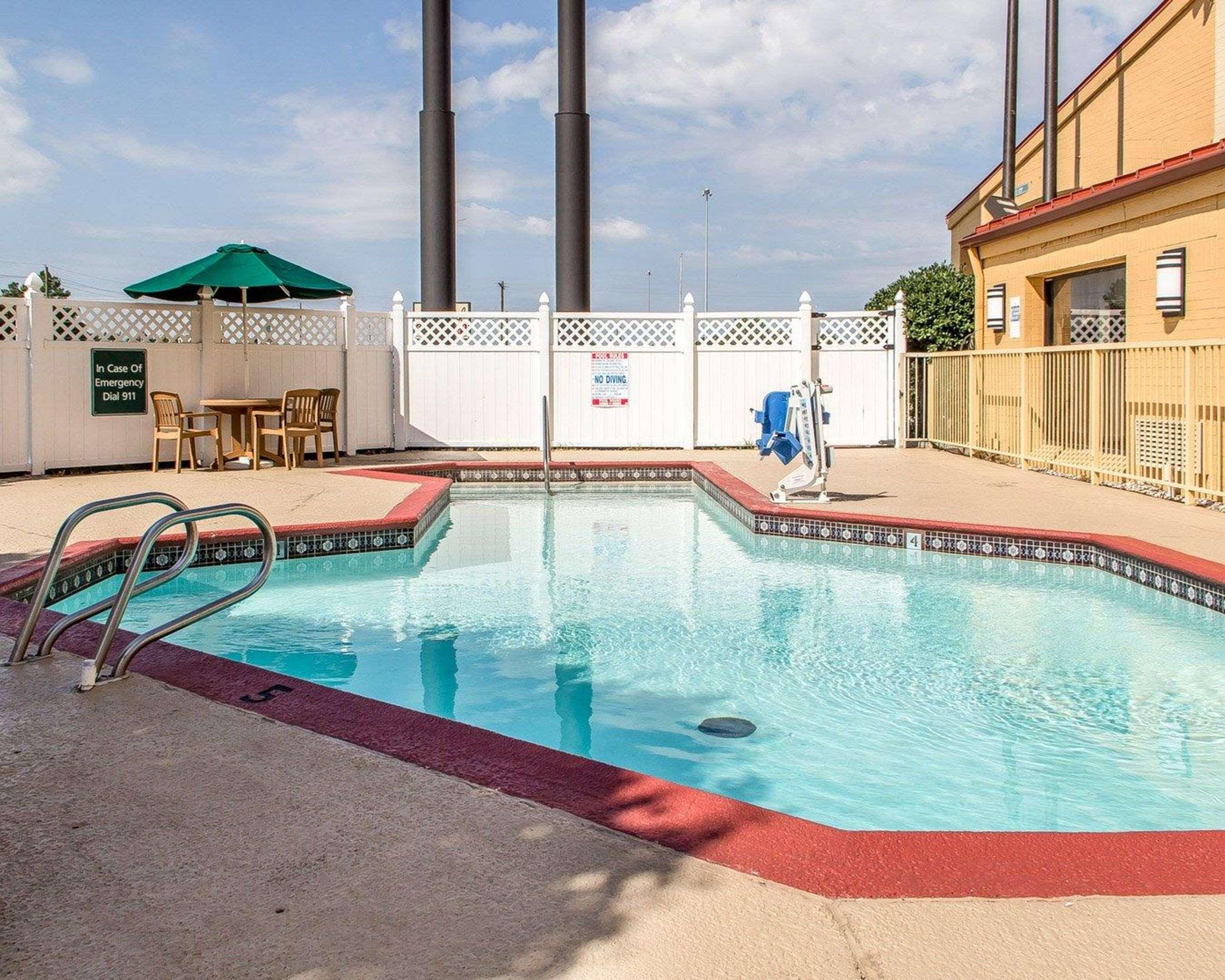Quality Inn Tulsa Central Εξωτερικό φωτογραφία