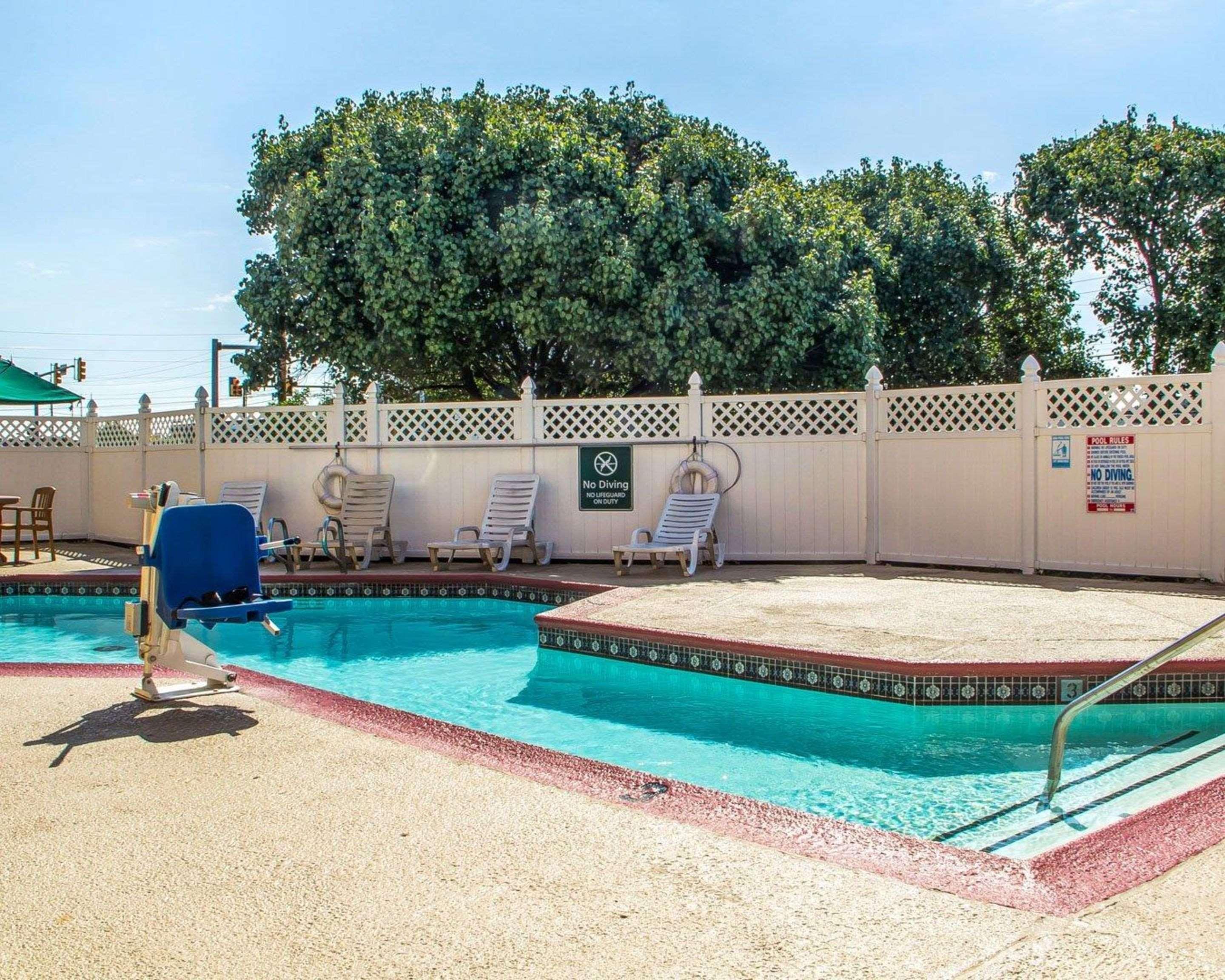 Quality Inn Tulsa Central Εξωτερικό φωτογραφία