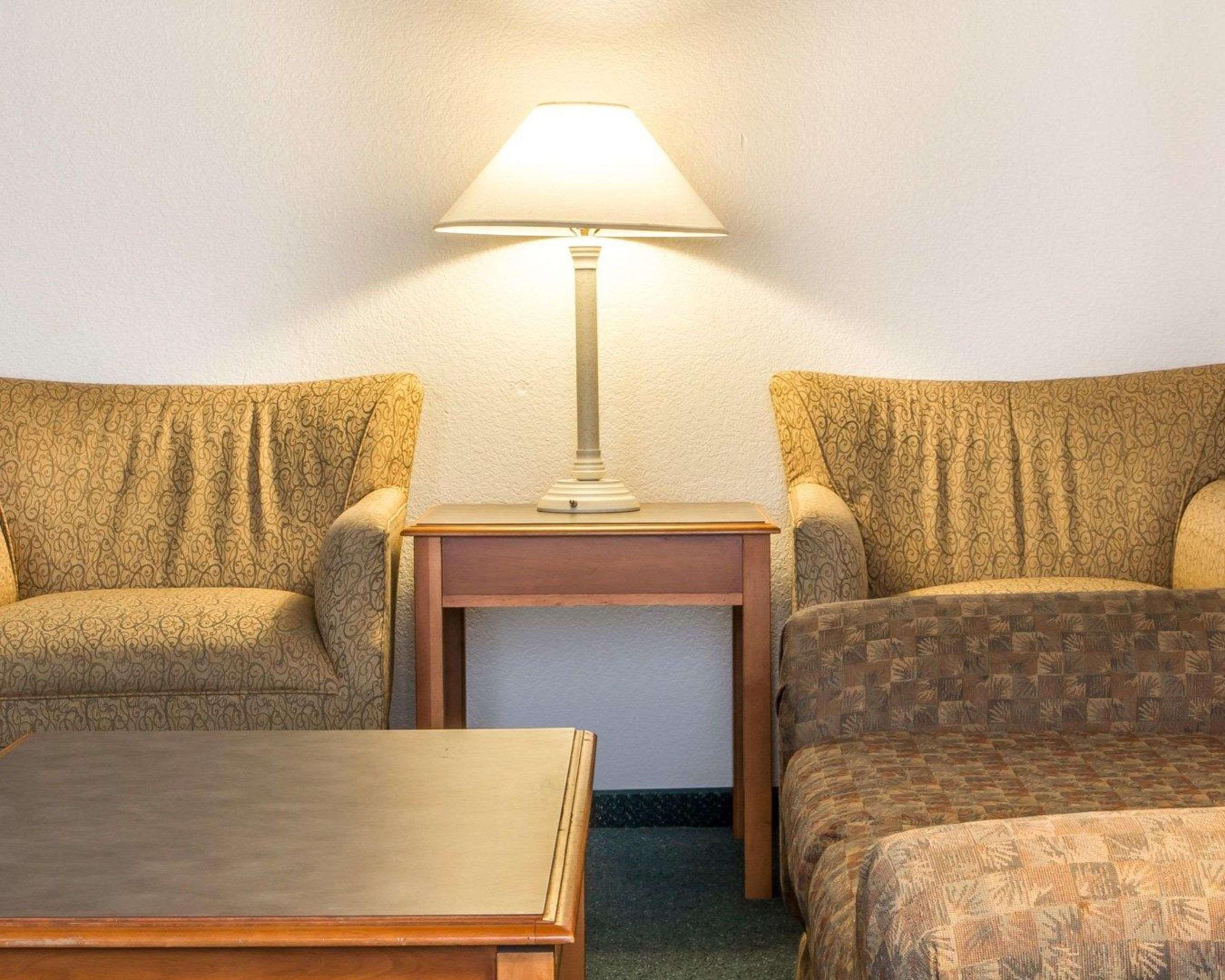 Quality Inn Tulsa Central Εξωτερικό φωτογραφία