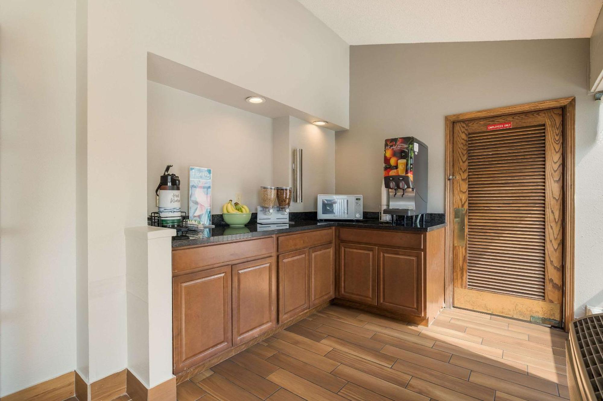 Quality Inn Tulsa Central Εξωτερικό φωτογραφία