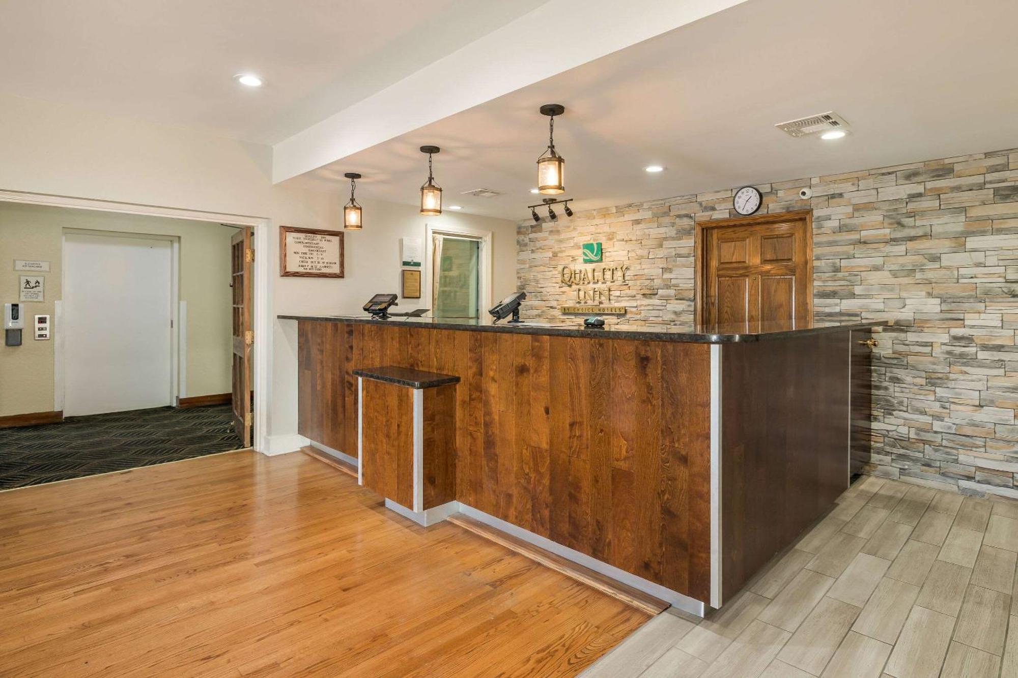 Quality Inn Tulsa Central Εξωτερικό φωτογραφία