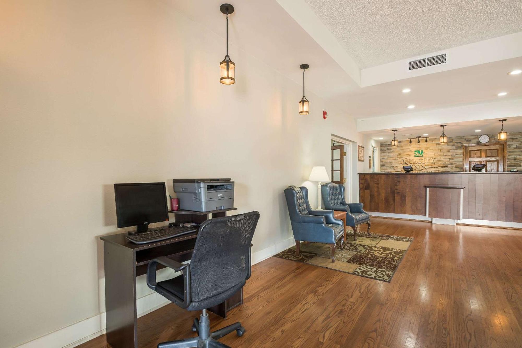 Quality Inn Tulsa Central Εξωτερικό φωτογραφία