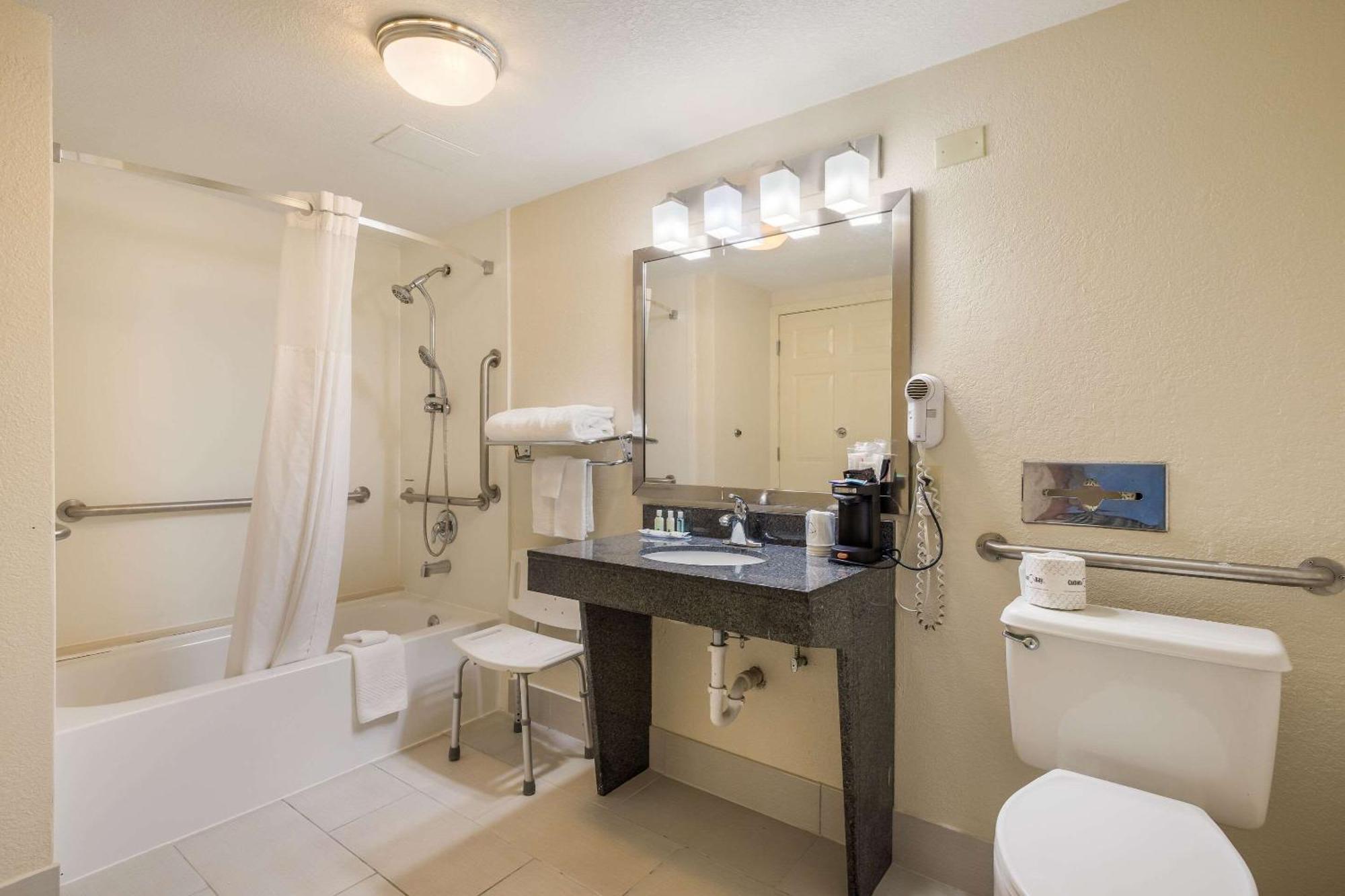Quality Inn Tulsa Central Εξωτερικό φωτογραφία