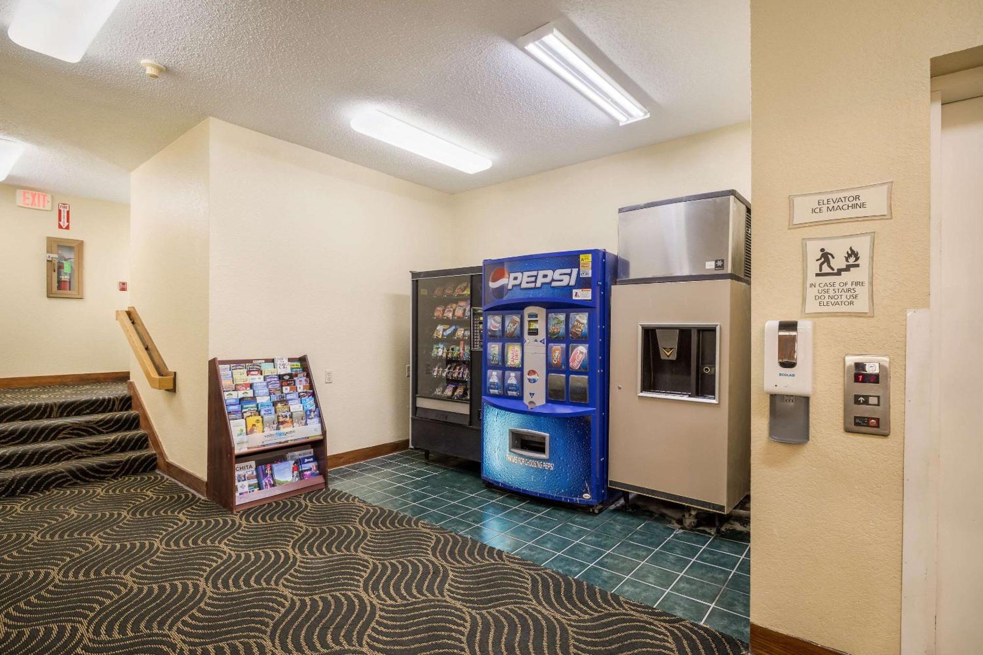 Quality Inn Tulsa Central Εξωτερικό φωτογραφία