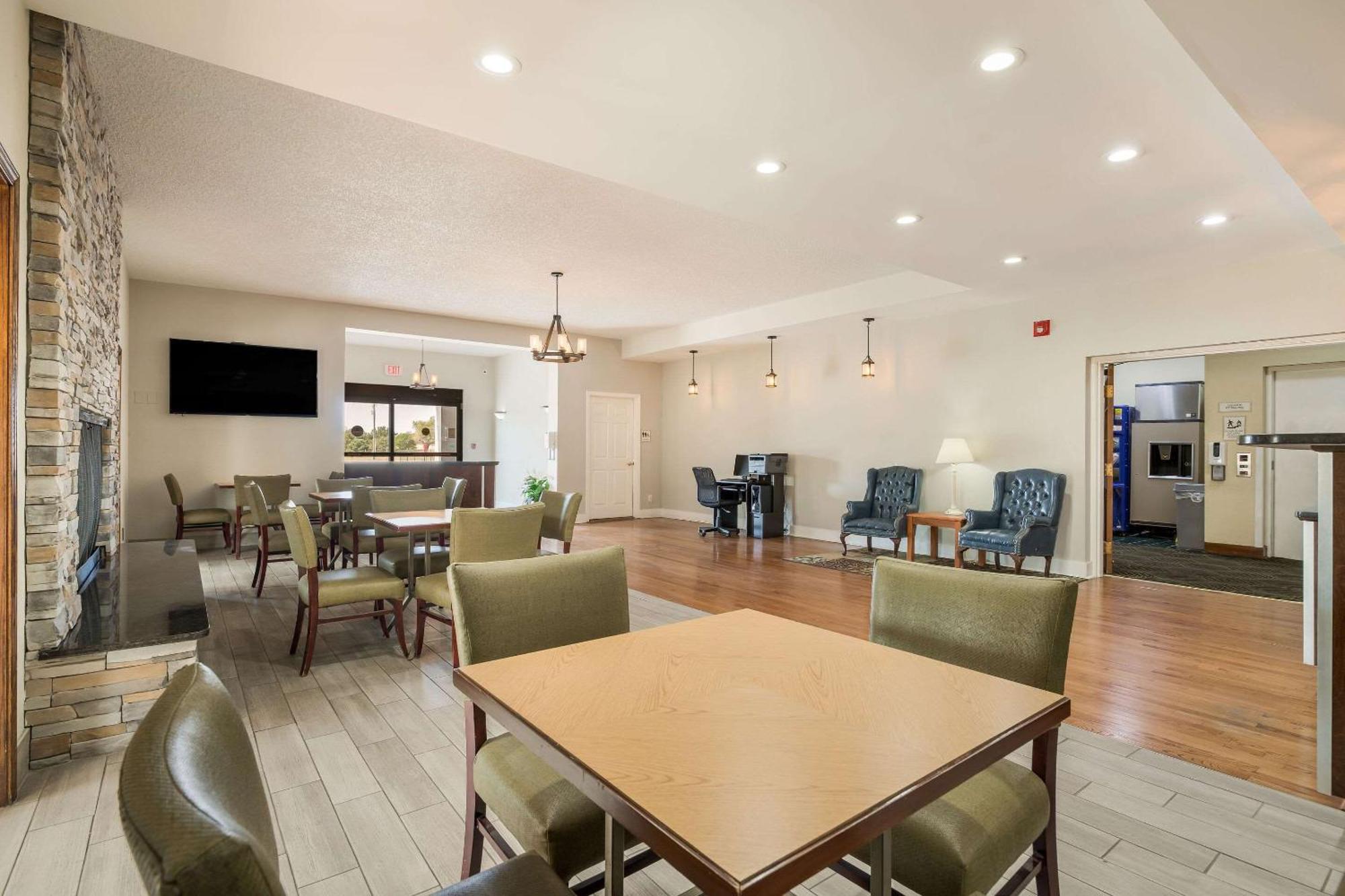 Quality Inn Tulsa Central Εξωτερικό φωτογραφία