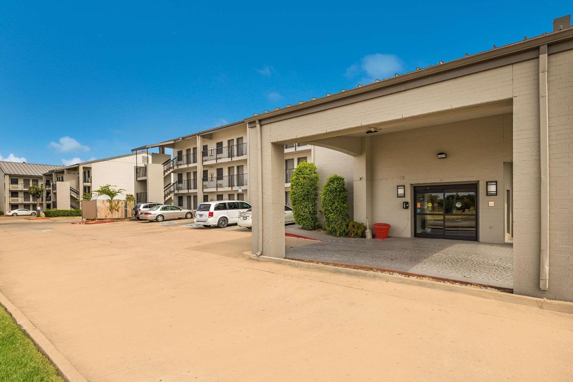 Quality Inn Tulsa Central Εξωτερικό φωτογραφία