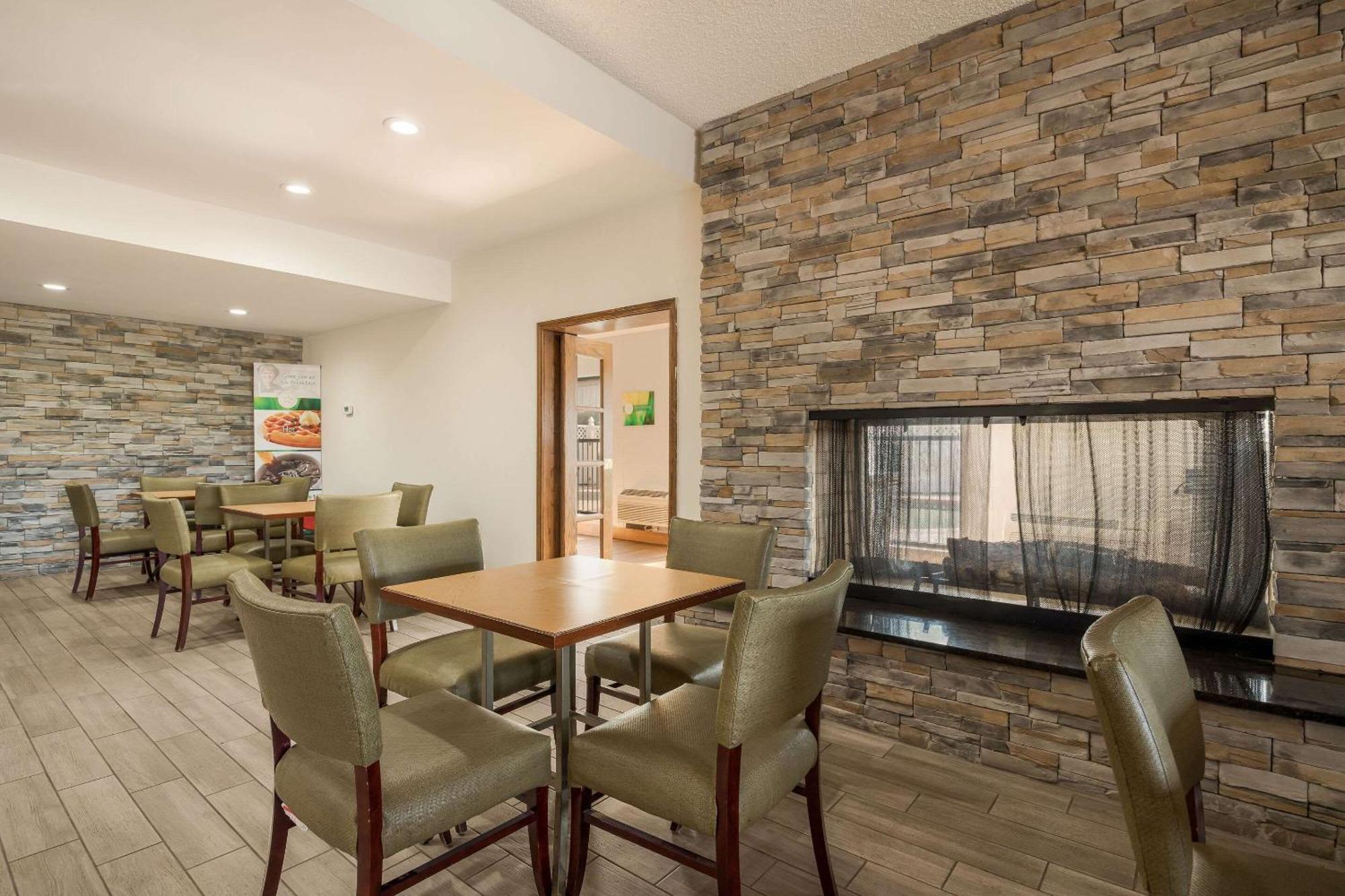 Quality Inn Tulsa Central Εξωτερικό φωτογραφία