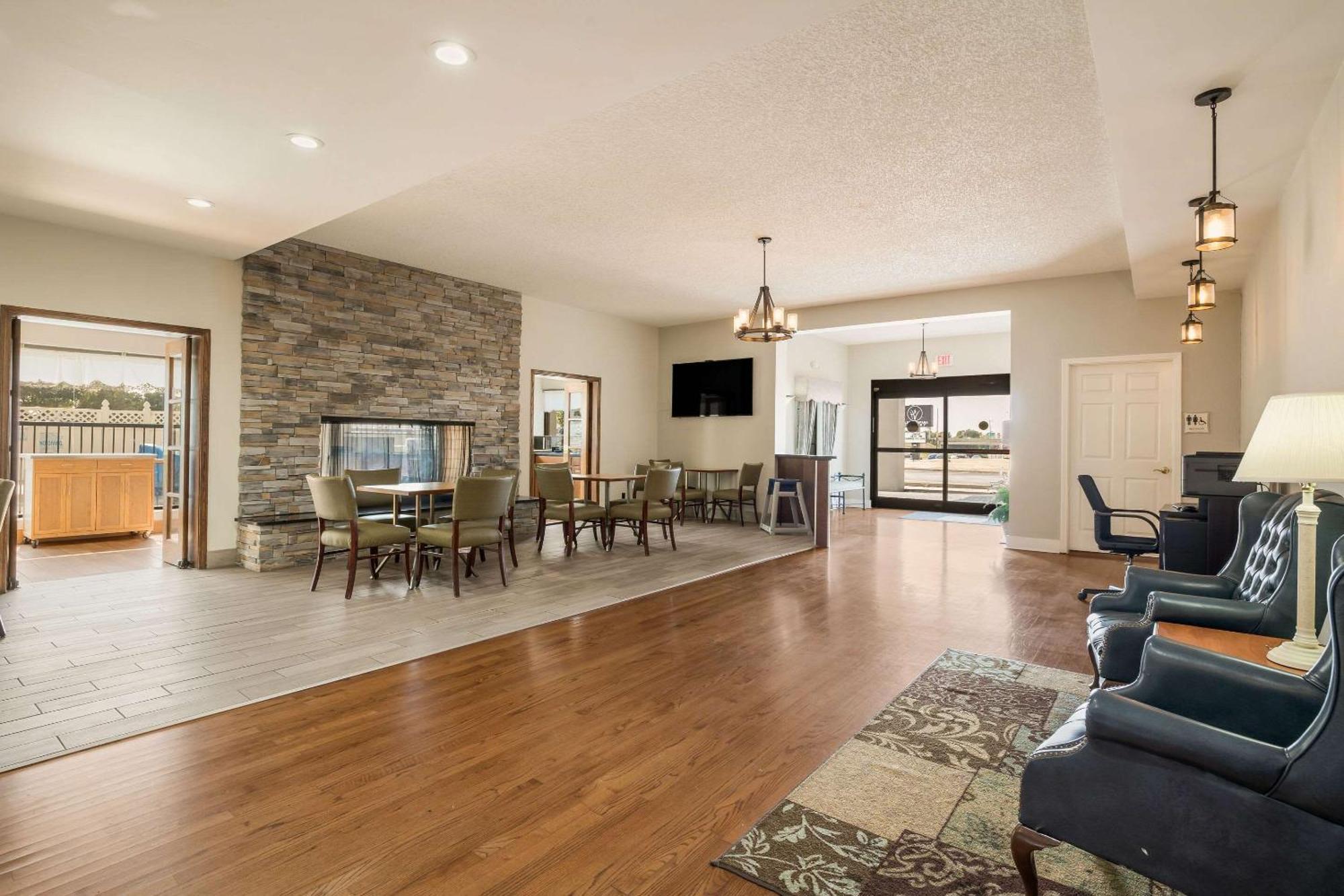 Quality Inn Tulsa Central Εξωτερικό φωτογραφία