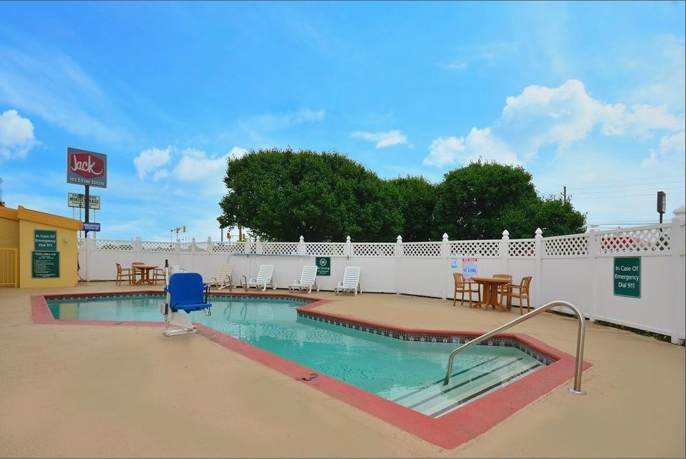 Quality Inn Tulsa Central Εξωτερικό φωτογραφία