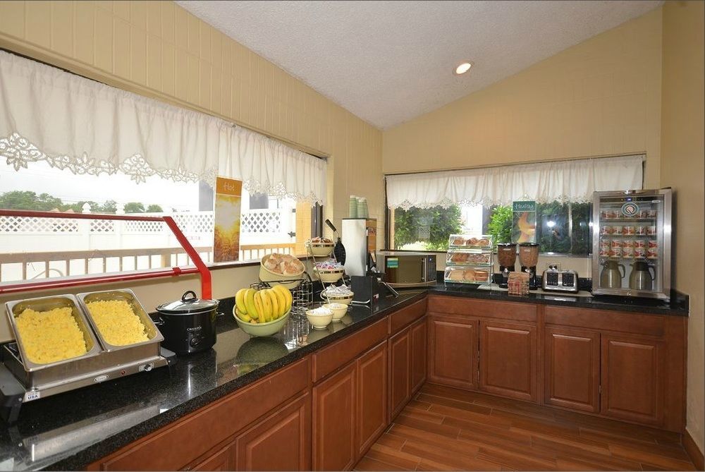 Quality Inn Tulsa Central Εξωτερικό φωτογραφία
