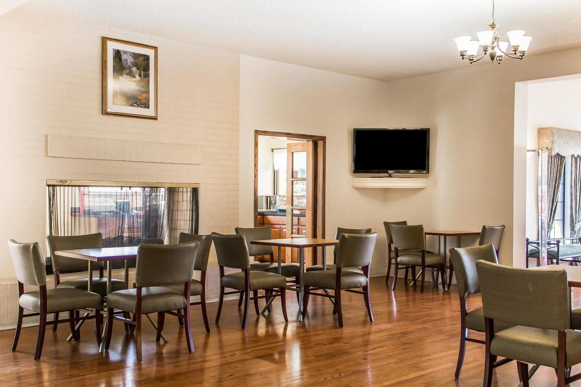Quality Inn Tulsa Central Εξωτερικό φωτογραφία