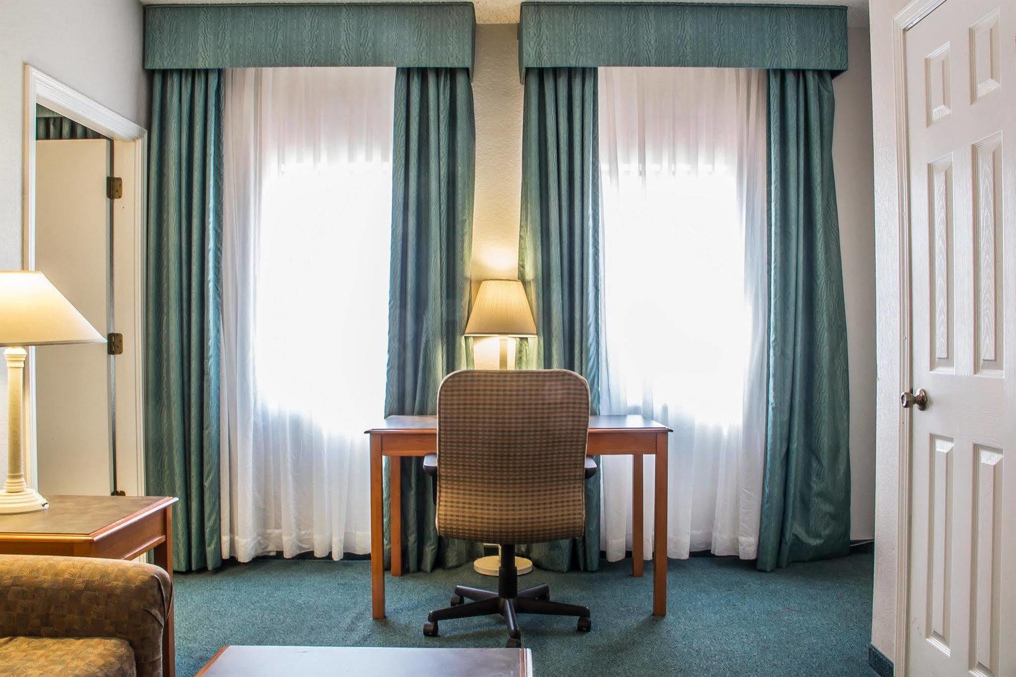 Quality Inn Tulsa Central Εξωτερικό φωτογραφία