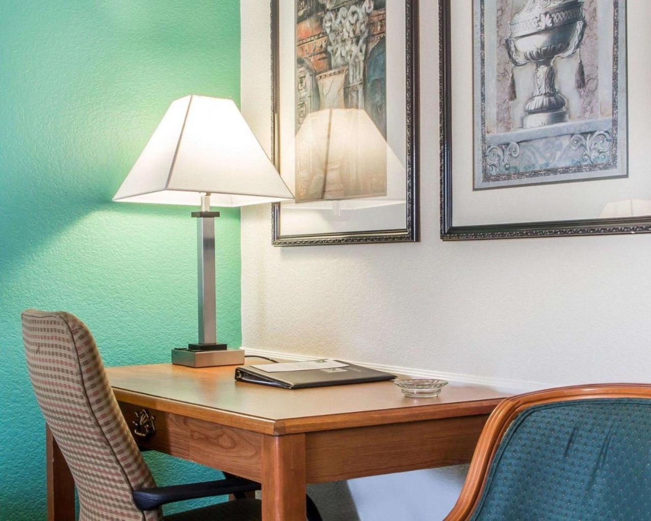 Quality Inn Tulsa Central Εξωτερικό φωτογραφία